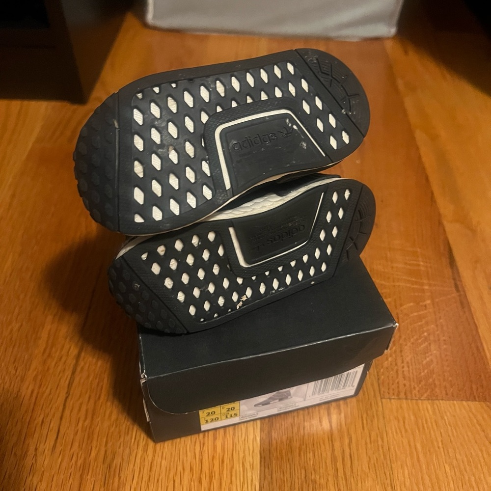 Adidas - Picture 3 of 6